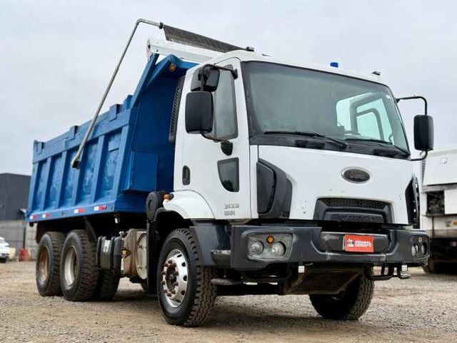 2014 Camión Ford Cargo 3133 Tolva de 12-14 m3 -280.000 kms