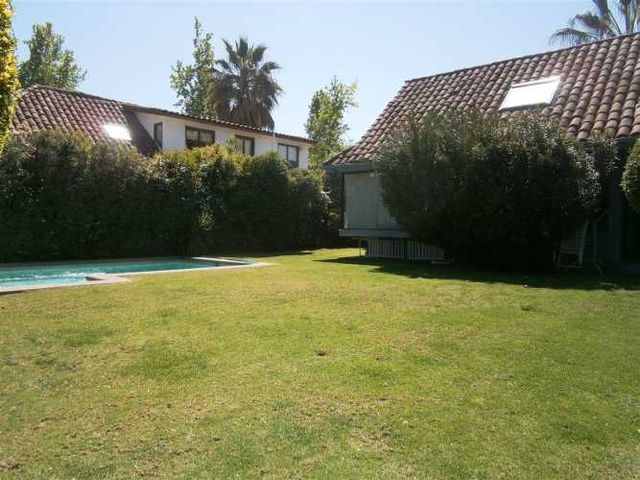 CASA Carlos Peña Otaegui / Las Condesas