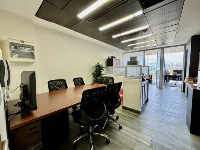 OFICINA Av. San Josemaría Escrivá de Balaguer / Av. La Dehesa