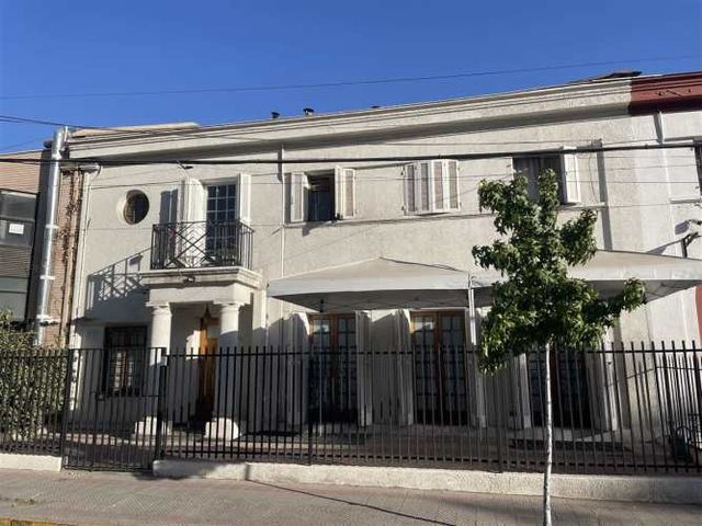 CASA Manuel Montt / Galvarino Gallardo