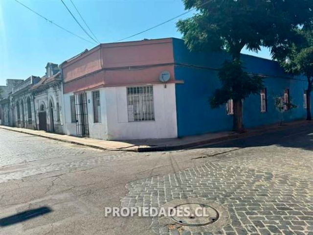 CASA Huérfanos esquina García Reyes