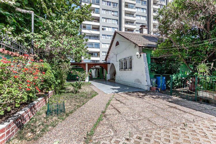 CASA Metro Ciudad del Niño / Octava Avenida