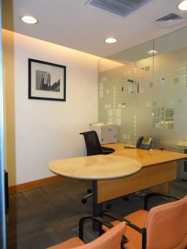 OFICINA Avda. El Bosque / Don Carlos / El Golf