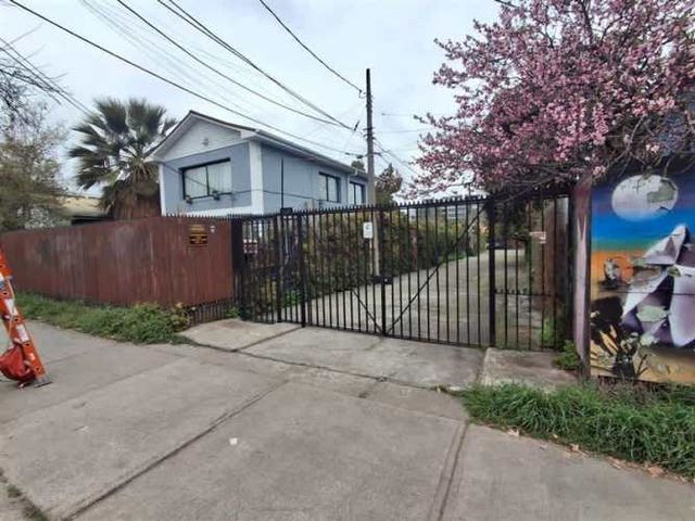 CASA Casa 2 Pisos a pasos de Estación Metro Simón Bolivar