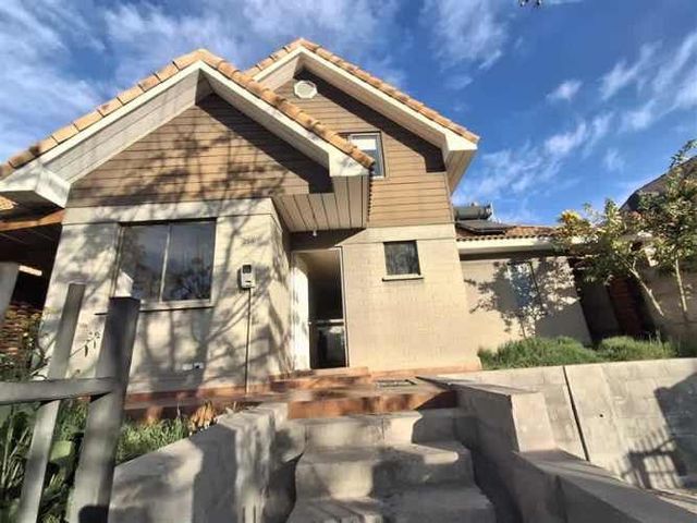 CASA En Venta Casa Aislada con 2°Piso en Huertos Familiares