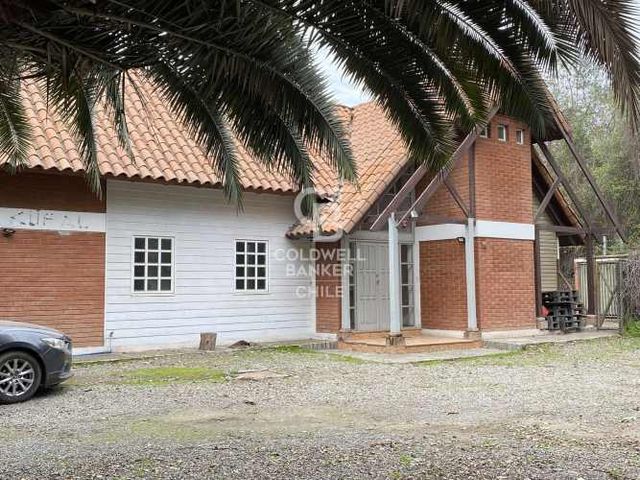 Casa comercial con jardín y locales- Chicureo