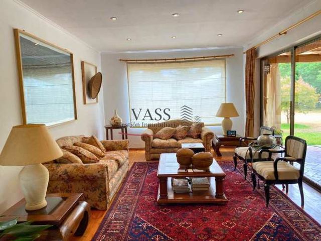 VASS vende parcela con casa 5D 3B en Av. Eastman. Olmué