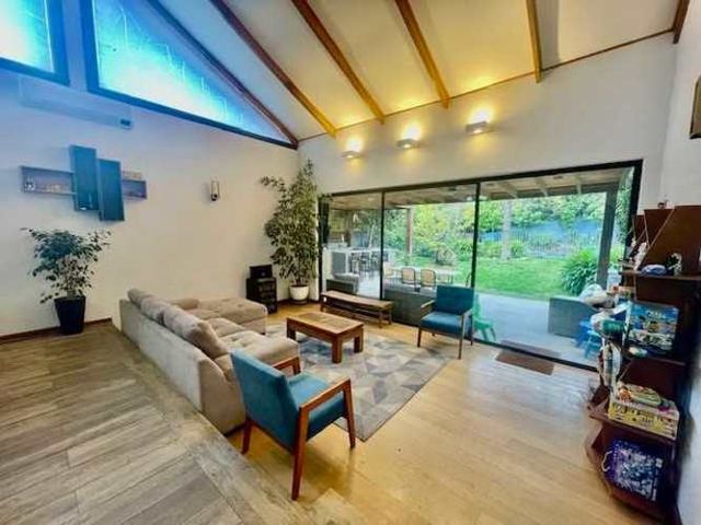 JULIA BERNSTEIN, CARLOS SILVA VILDOSOLA