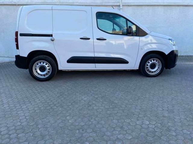 FURGON CITROEN BERLINGO AÑO 2024 Km18616