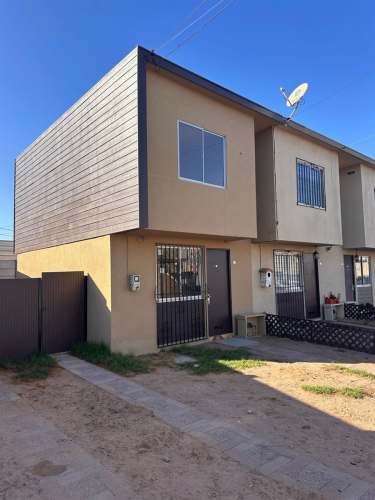 CASA Condominio Gabriela Oriente II, Las Compañías