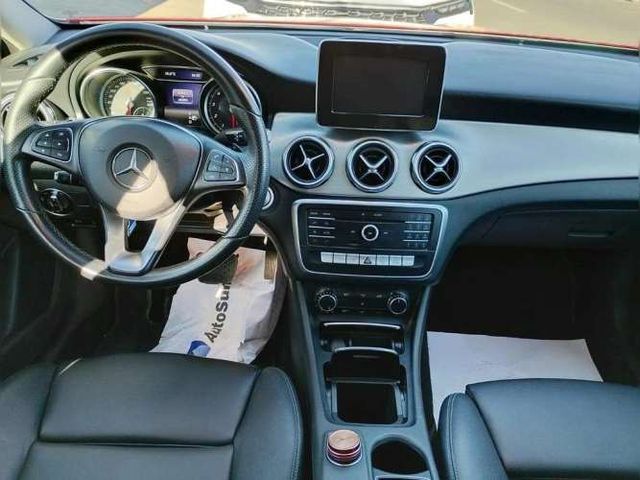 MERCEDES-BENZ GLA 200 2021