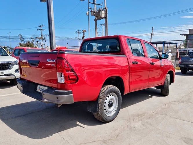 TOYOTA HILUX 2023