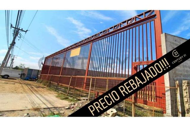 Se vende terreno industrial en avenida La Cantera