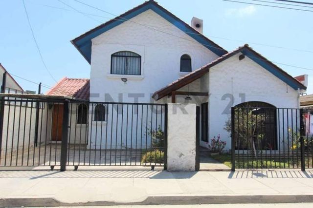 Se vende casa en calle tranquila en La Herradura