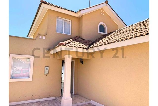 Se vende casa en sector de Ulriksen.