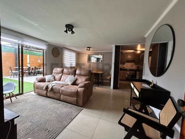 Se vende casa remodelada en Peñuelas