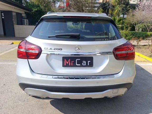 MERCEDES-BENZ GLA 200 2021