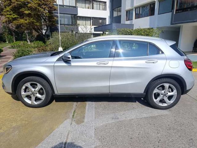 MERCEDES-BENZ GLA 200 2021