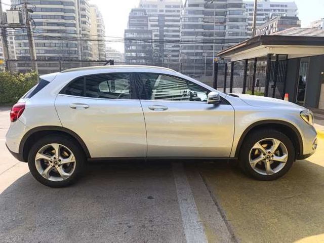 MERCEDES-BENZ GLA 200 2021