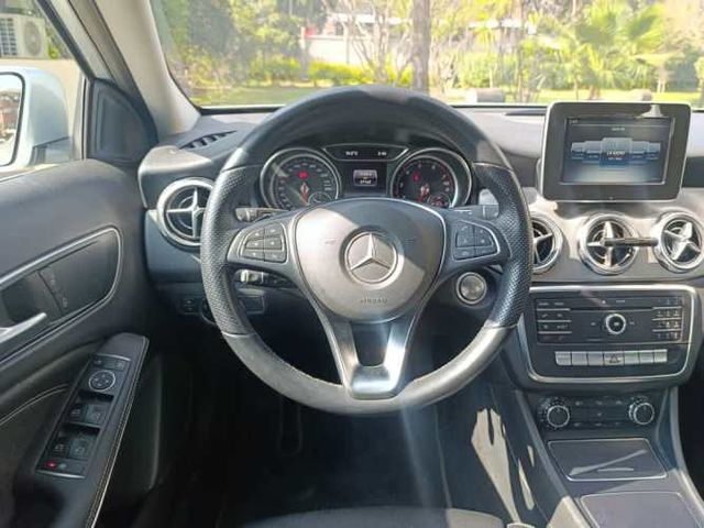 MERCEDES-BENZ GLA 200 2021