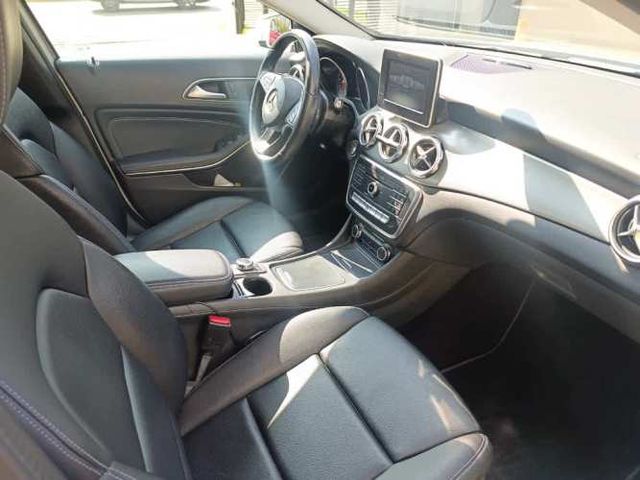 MERCEDES-BENZ GLA 200 2021