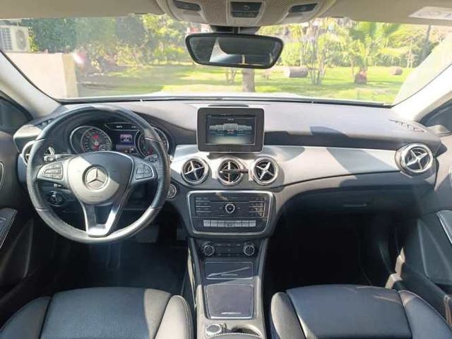 MERCEDES-BENZ GLA 200 2021