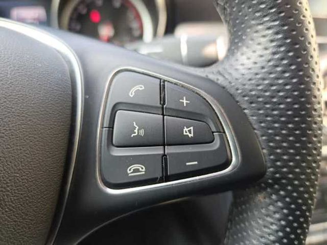 MERCEDES-BENZ GLA 200 2021