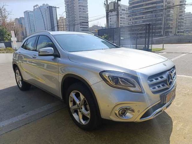 MERCEDES-BENZ GLA 200 2021
