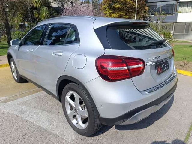 MERCEDES-BENZ GLA 200 2021