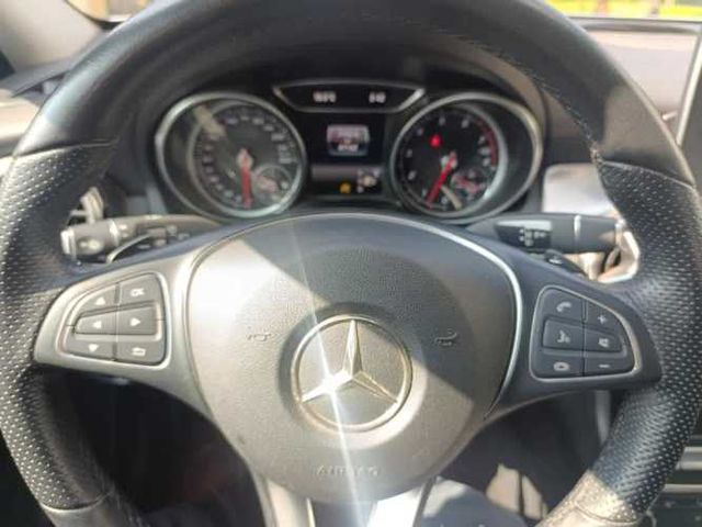 MERCEDES-BENZ GLA 200 2021