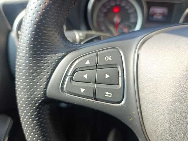 MERCEDES-BENZ GLA 200 2021