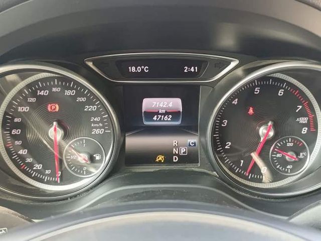 MERCEDES-BENZ GLA 200 2021