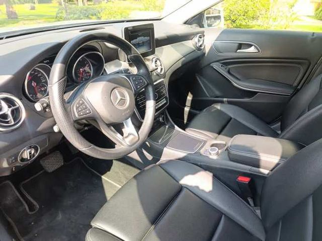 MERCEDES-BENZ GLA 200 2021