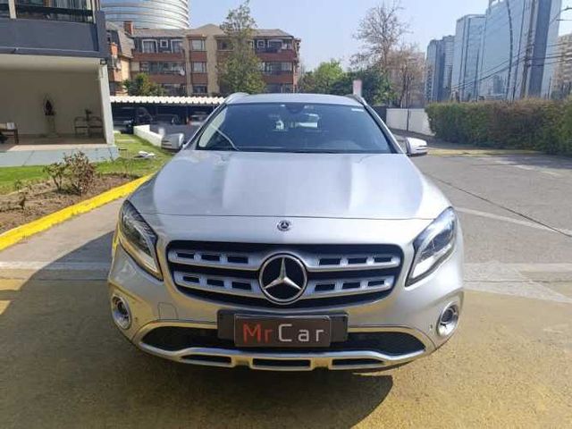 MERCEDES-BENZ GLA 200 2021