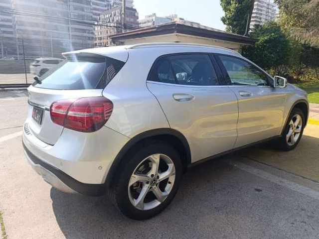 MERCEDES-BENZ GLA 200 2021