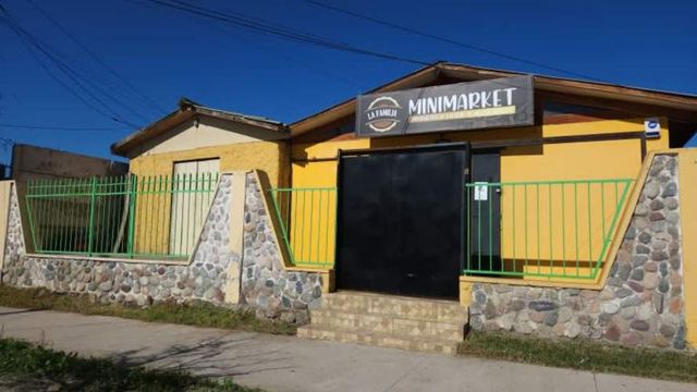 Local ENTRE CUATRO ESQUINAS Y LAS LOMAS