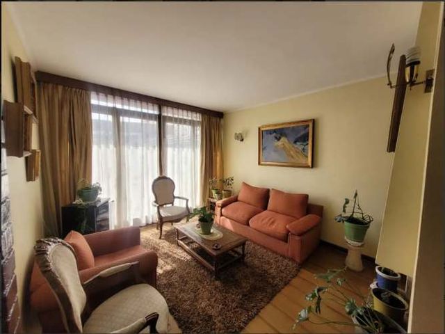 Amplia casa con 3H2B3E y edificación independiente 1H1B en San Miguel