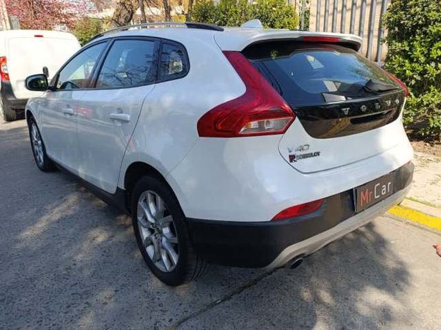 VOLVO V40 2018