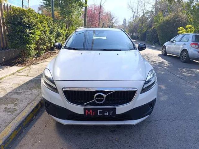 VOLVO V40 2018