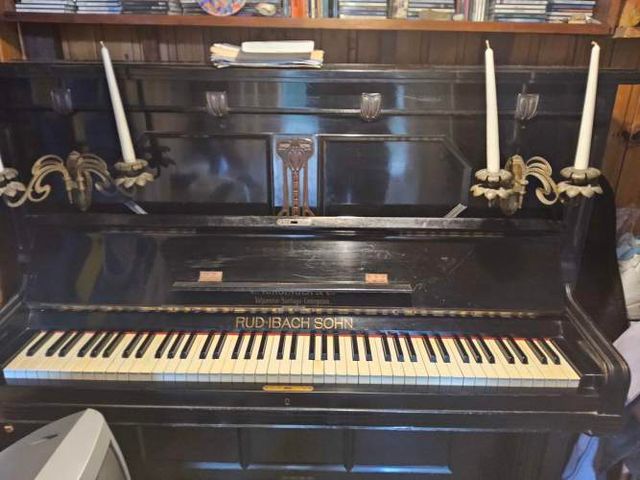 Vendo piano vertical