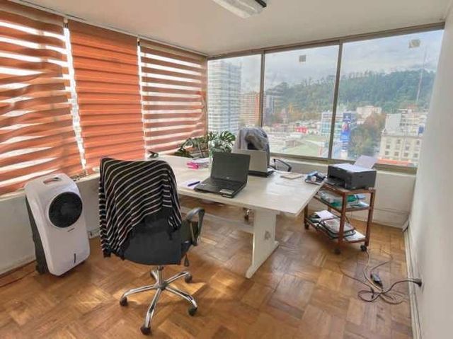 VENDE OFICINA EN EL CENTRO DE CONCEPCIÓN.