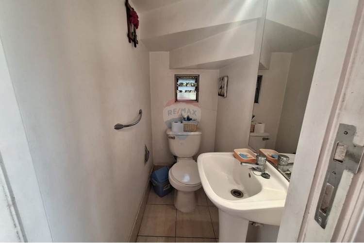 Se vende casa en exclusivo condominio el solar