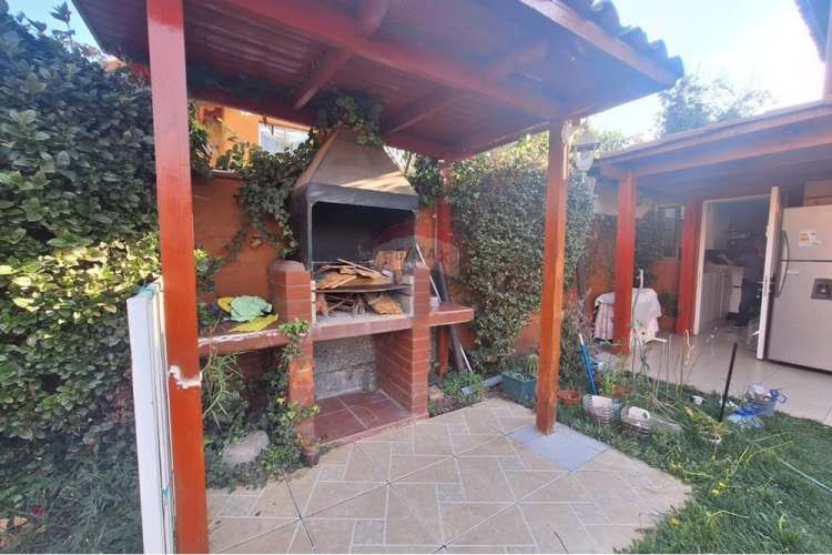 Se vende casa en exclusivo condominio el solar