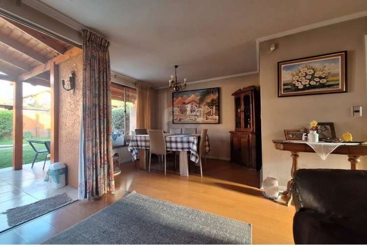 Se vende casa en exclusivo condominio el solar