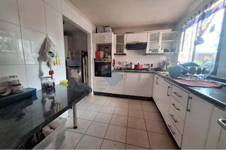 Se vende casa en exclusivo condominio el solar