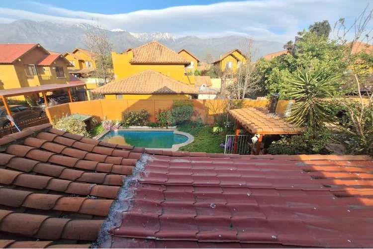 Se vende casa en exclusivo condominio el solar