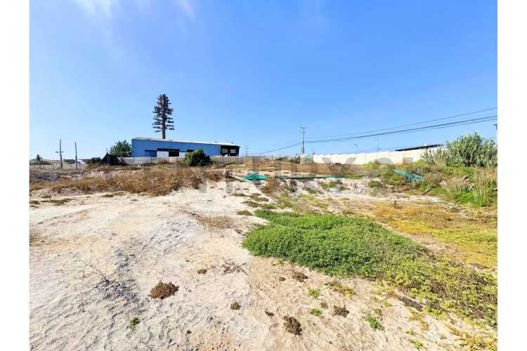 Vendo terreno con uso comercial en La Cantera