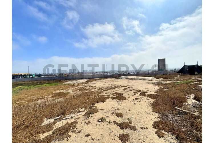 Vendo terreno con uso comercial en La Cantera