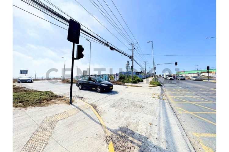 Vendo terreno con uso comercial en La Cantera