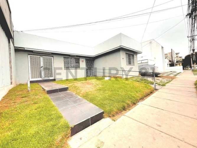 Se arrienda local comercial en  Av El Santo